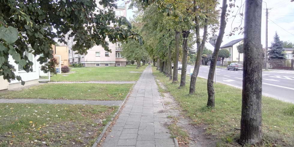 Fragment chodnika przy ulicy Pijarskiej w Górze Kalwarii