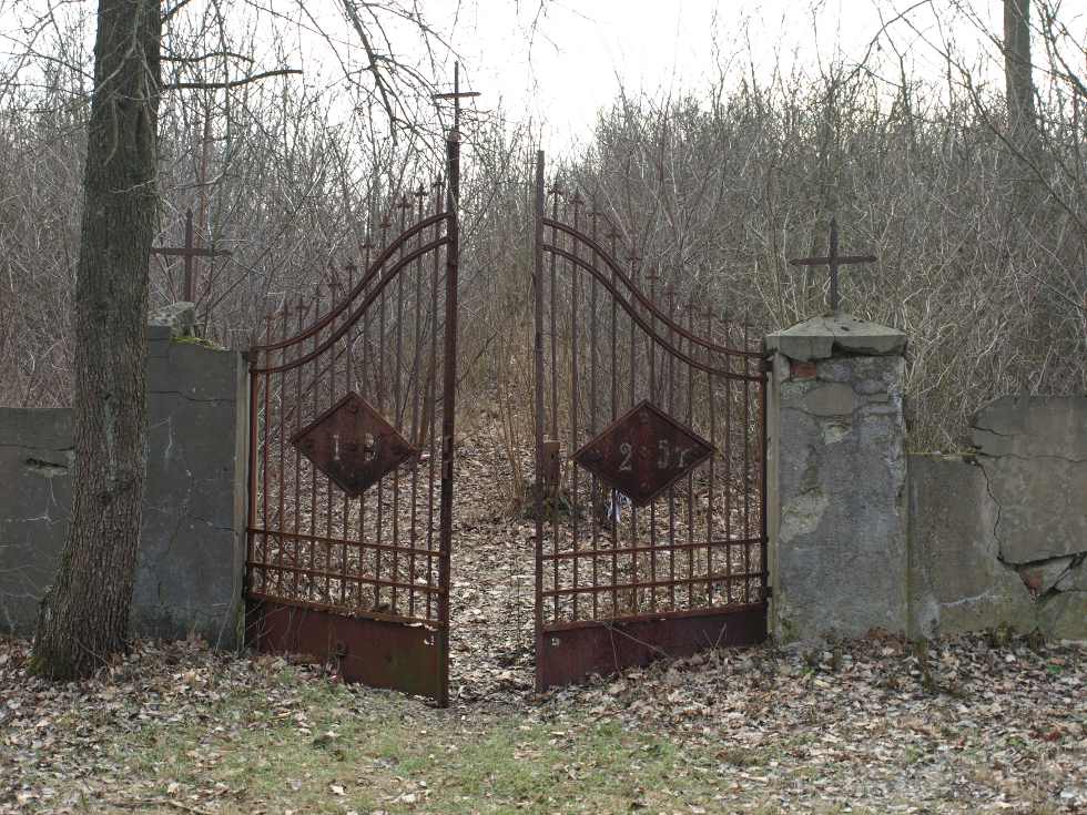 Brama cmentarza ewangelickiego w Górze Kalwarii
